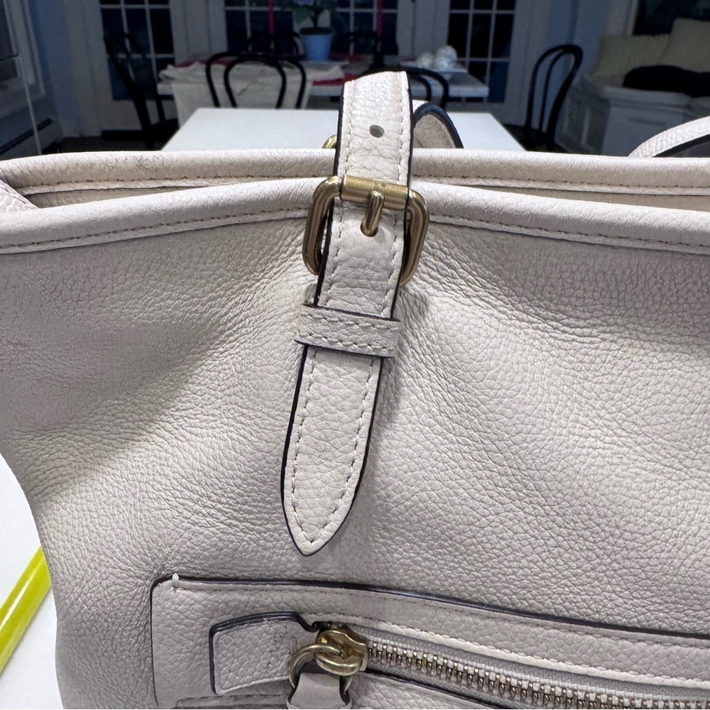 COACH Pebble Leather Taylor Medium Tote C Dangle Charm Chalk EUC - Picture 4 of 16
